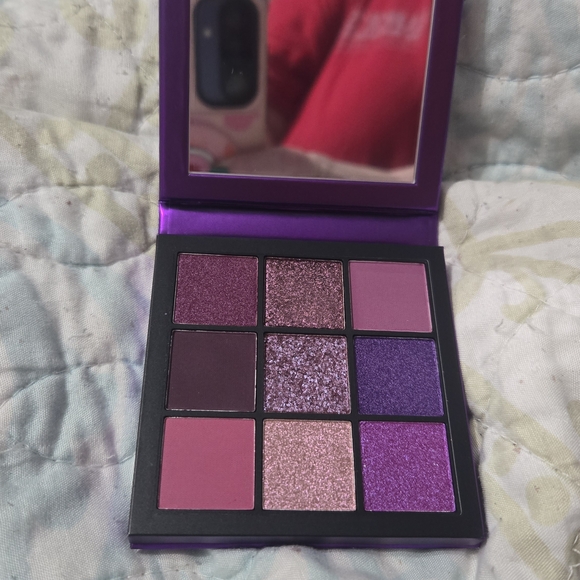 Huda Beauty Amethyst Obsessions Eyeshadow Palette - Purple - Picture 2 of 3